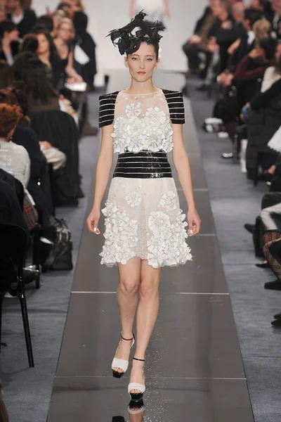 Look 32